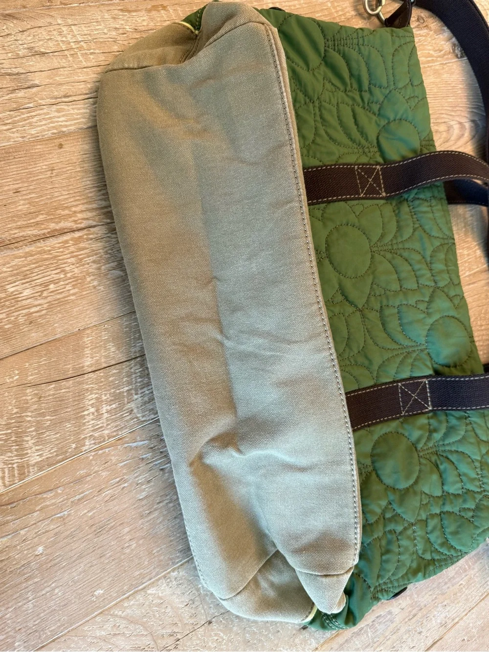 Fossil Quilted Green Messenger Bag with Tan Base Vintage EUC
